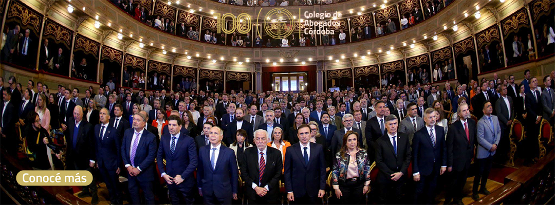 A sala llena, el Teatro del Libertador celebro el Centenario del
Colegio de Abogados de Cordoba con un acto historico